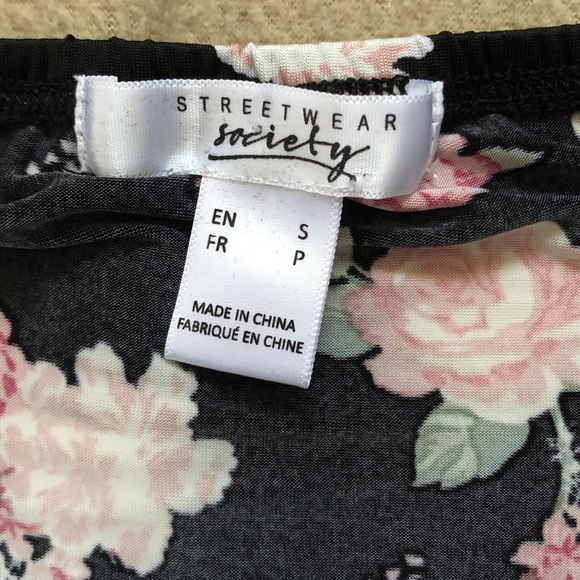 Floral off the shoulder romper - Picture 5 of 7